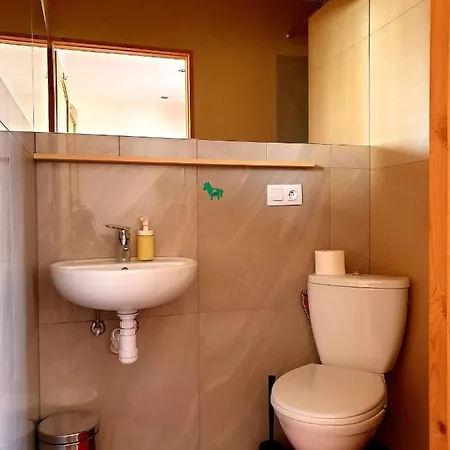 Boomeranghouse Motel *