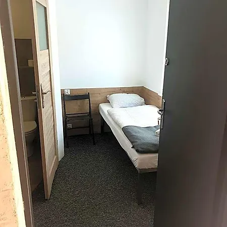 布米兰楼旅馆 *